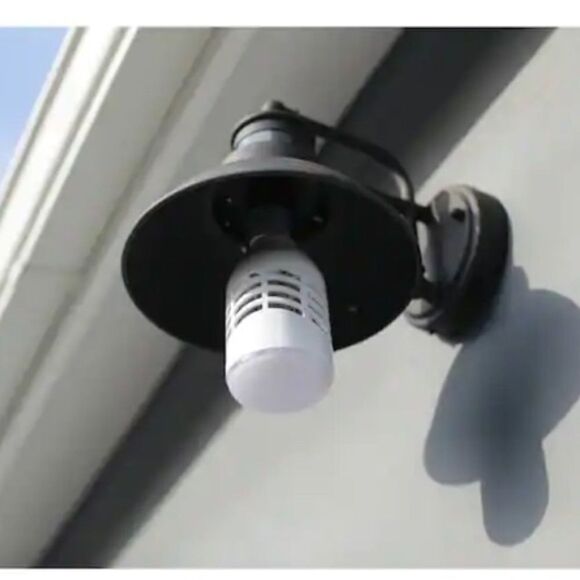 PIC dual purpose bug zapper and LED light.  Plugs into any bulb fixture - Picture 4 of 6